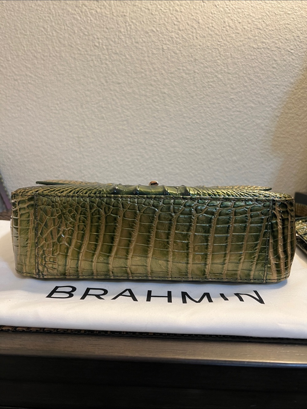 Brahmin Olive Green Croc-Embossed Leather Crossbody with Gold Chain and Wallet - Picture 6 of 12